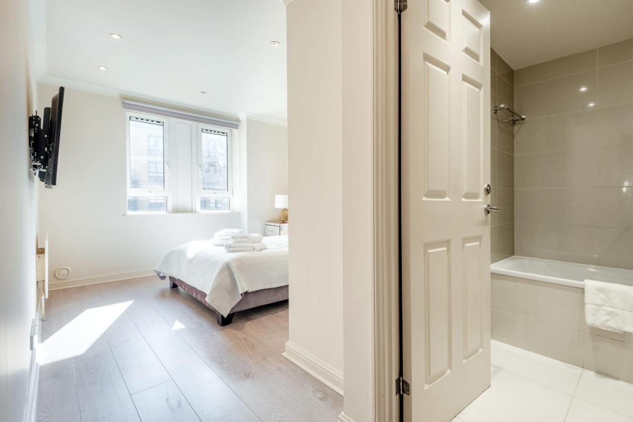 Stunning 3-bedroom In The Heart Of With Parking-hosted By Sweetstay Lejlighed