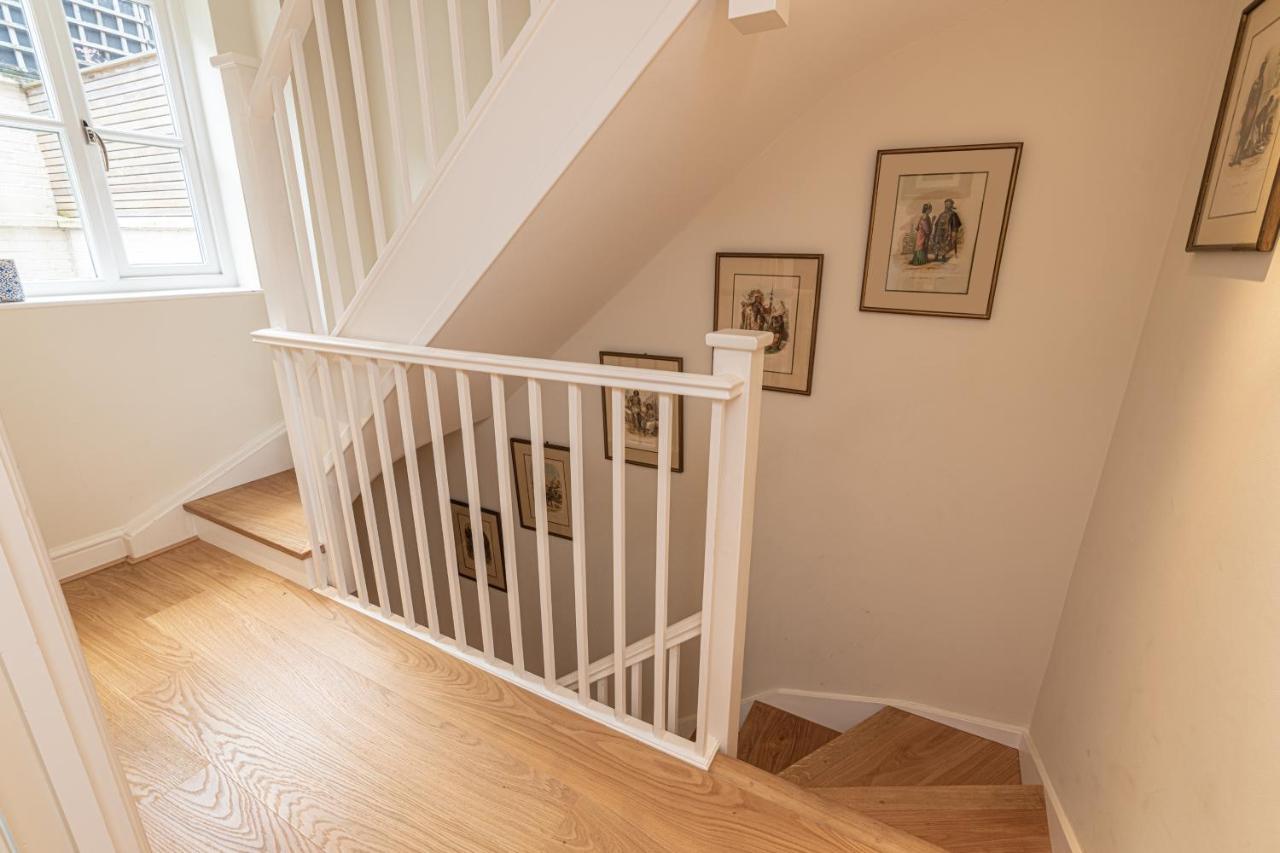 Semesterbostad Stylish Mews House With Parking *