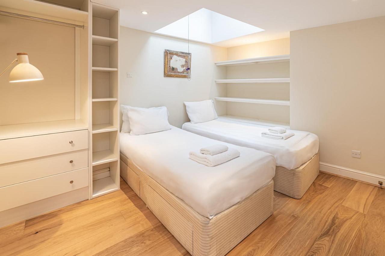 Stylish Mews House With Parking Semesterbostad London