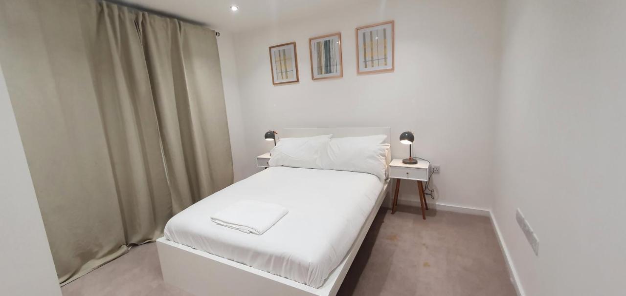 Garland Modern 3 Bedroom House Westfield - Stratford Londra