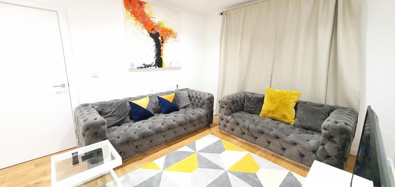 Garland Modern 3 Bedroom House Westfield - Stratford Londra
