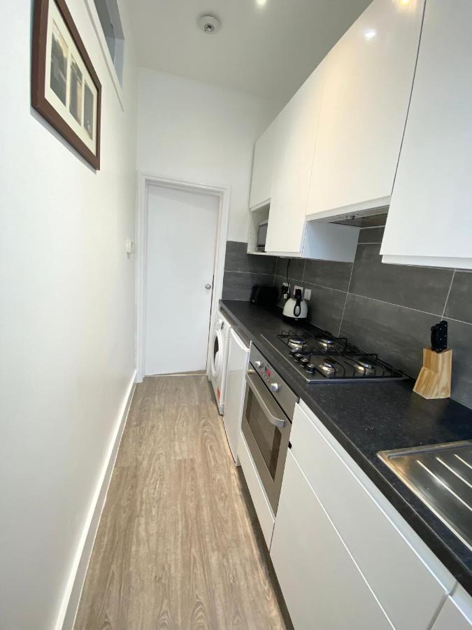 Stylish Maisonette And In Victoria Lejlighed London