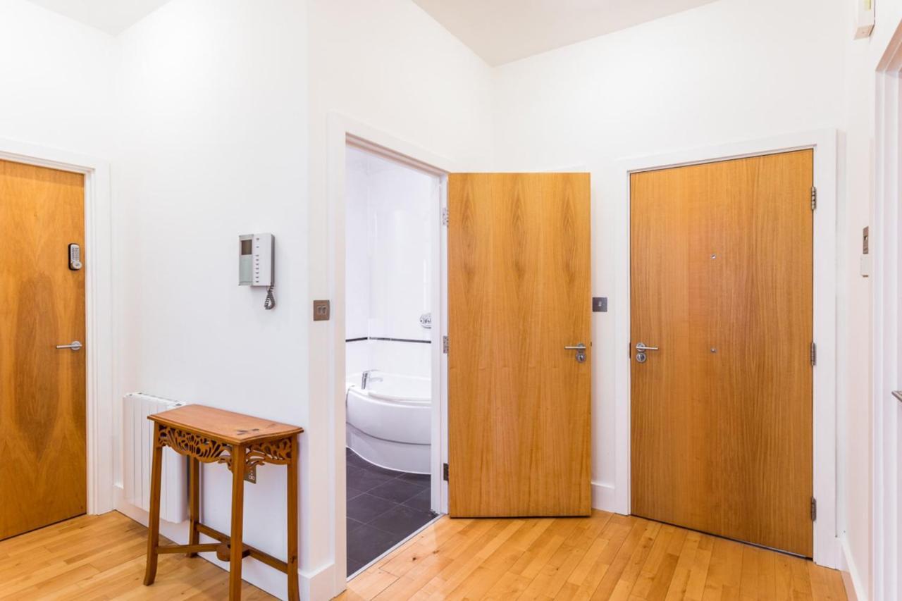 Bright & Comfortable Angel Apartment