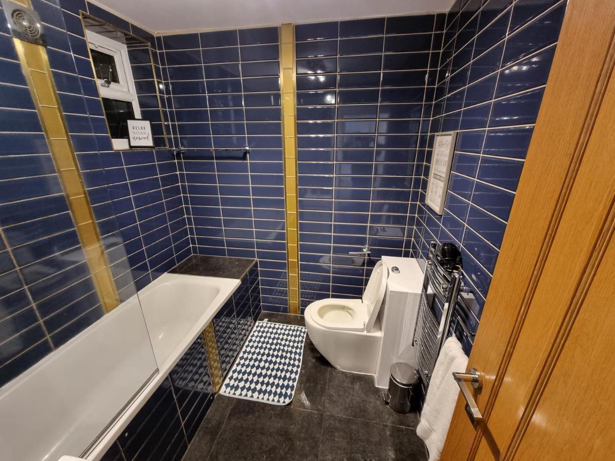Spacious & Central Park Ground Floor Flat Lägenhet *