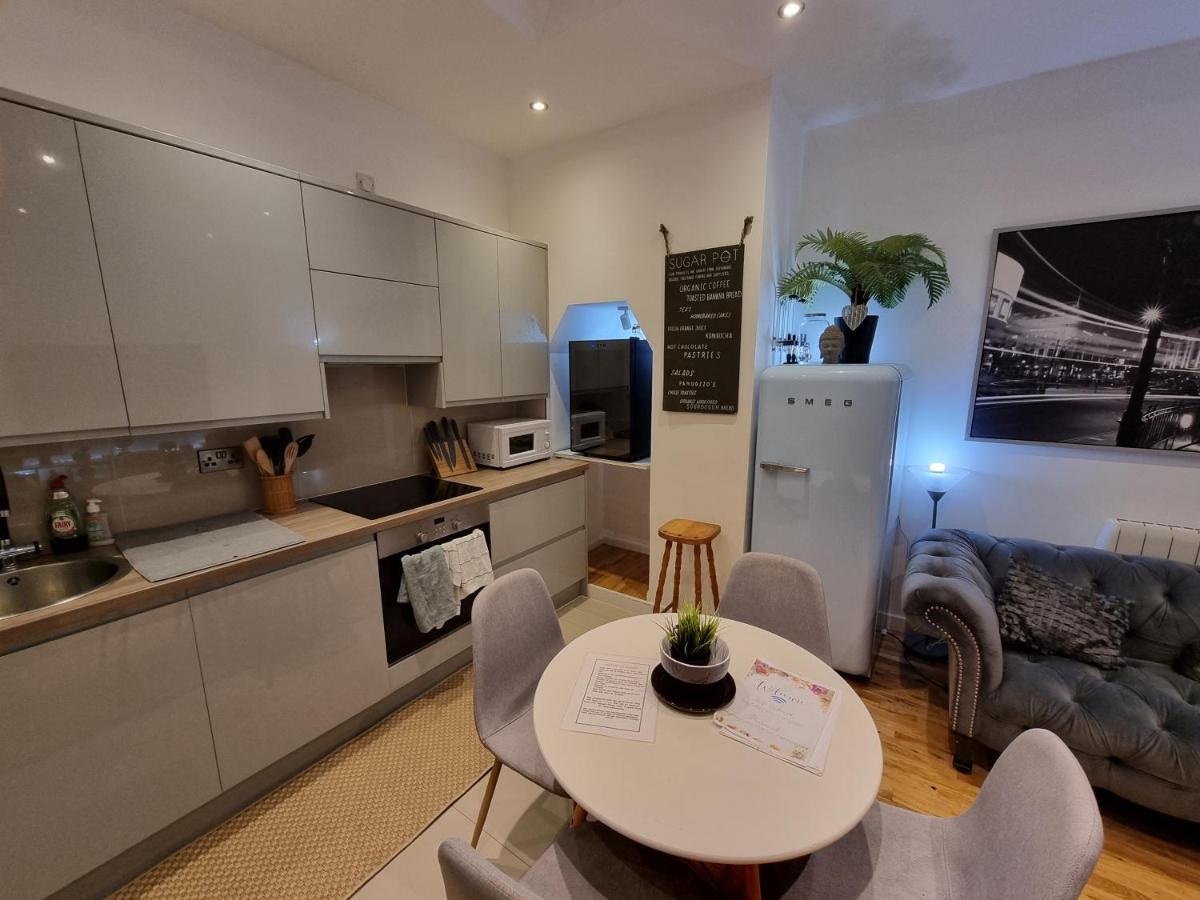 Lägenhet Spacious & Central Park Ground Floor Flat *