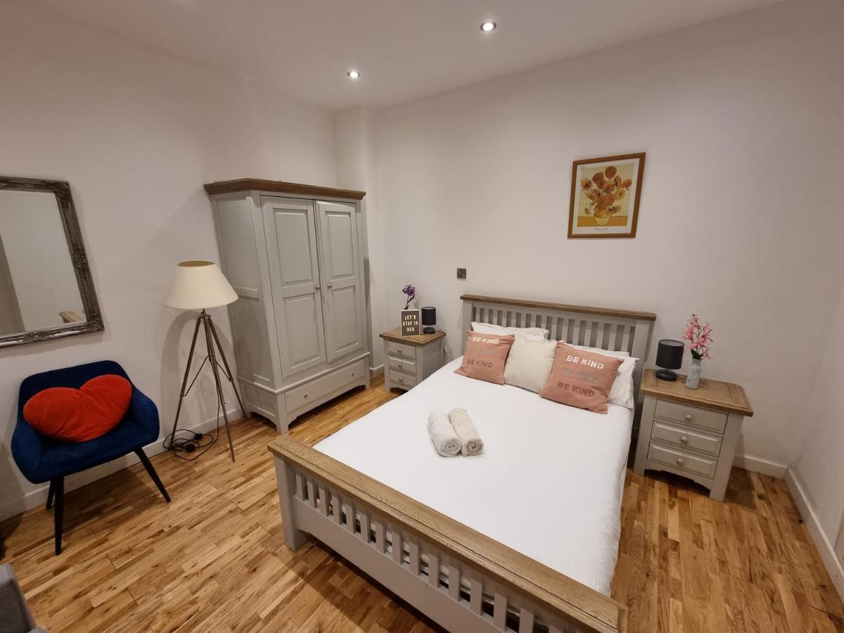 Lägenhet Spacious & Central Park Ground Floor Flat *