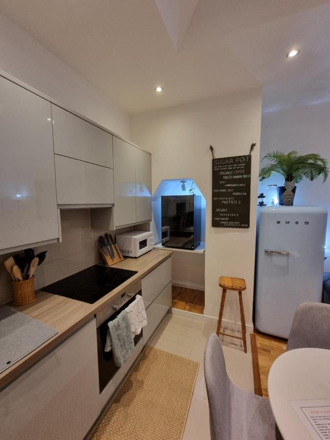 Spacious & Central Park Ground Floor Flat Lägenhet