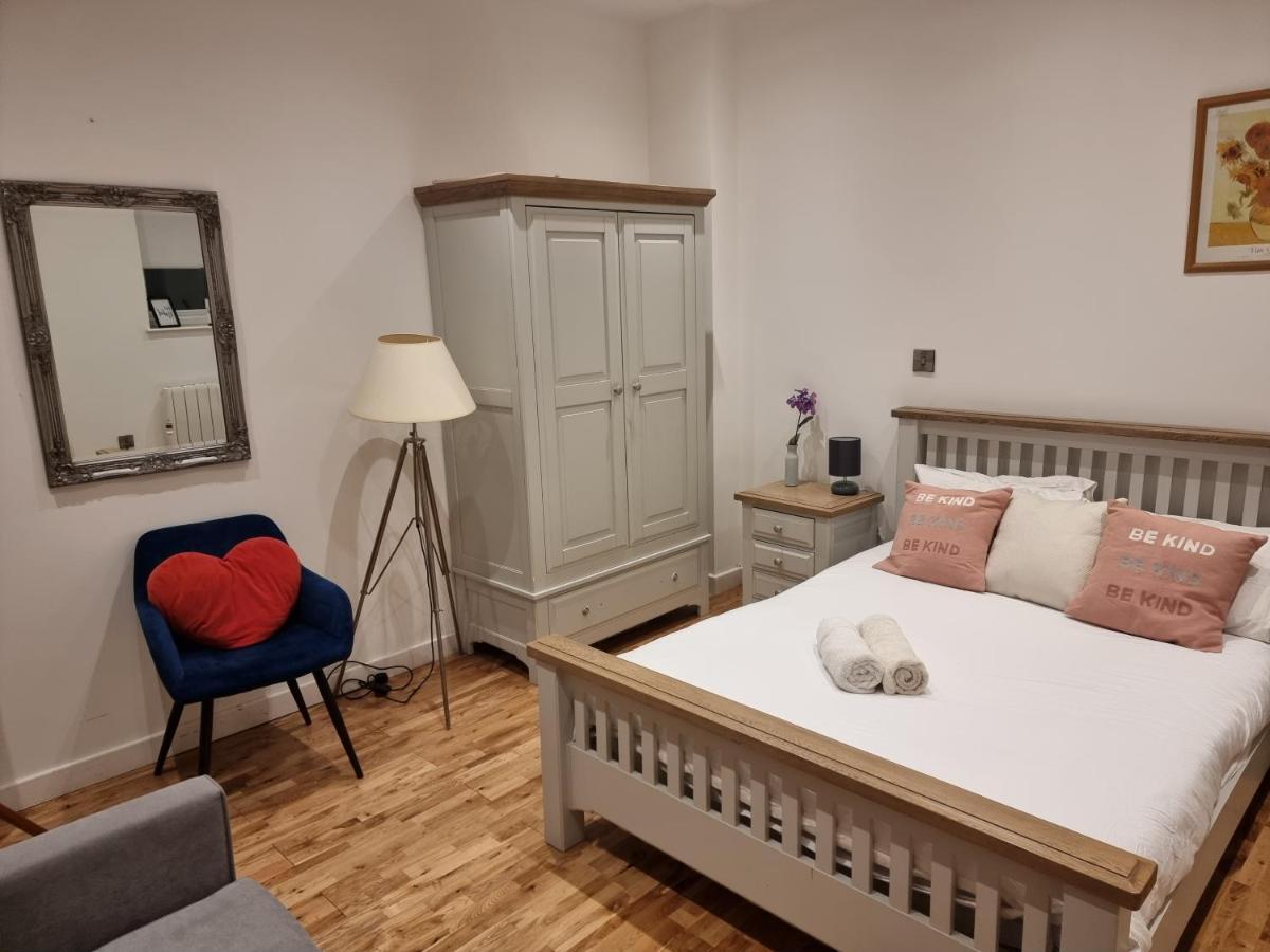 Spacious & Central Park Ground Floor Flat Lägenhet *