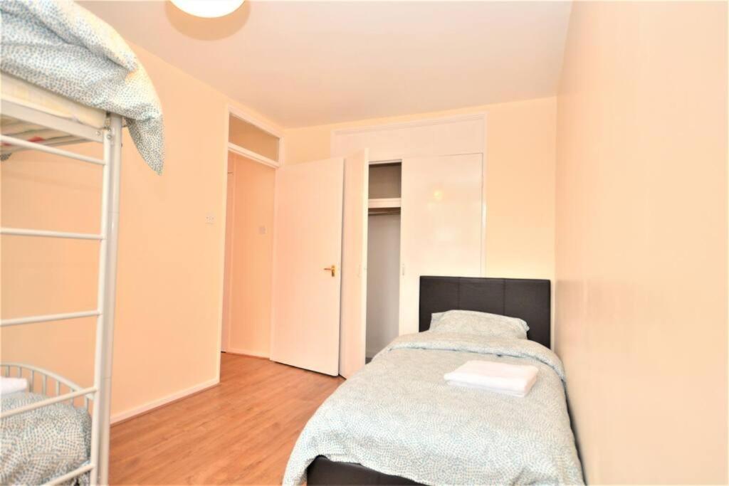 Apartment Spacious 2bedroom With Patio By Excel Centre *
