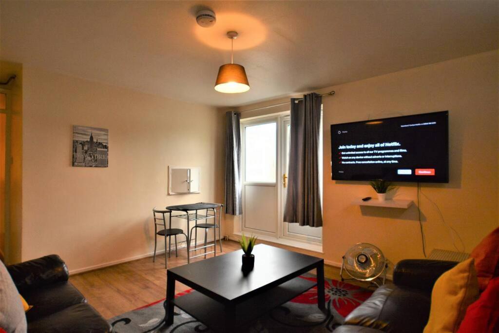 Spacious 2bedroom With Patio By Excel Centre Apartment