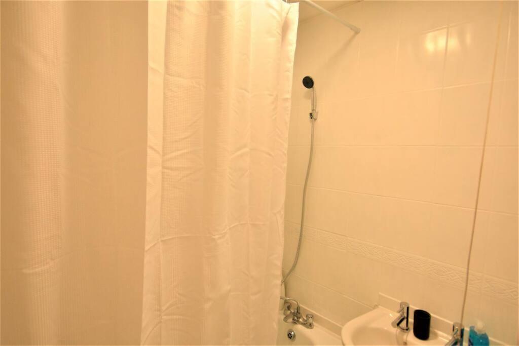Spacious 2bedroom With Patio By Excel Centre *