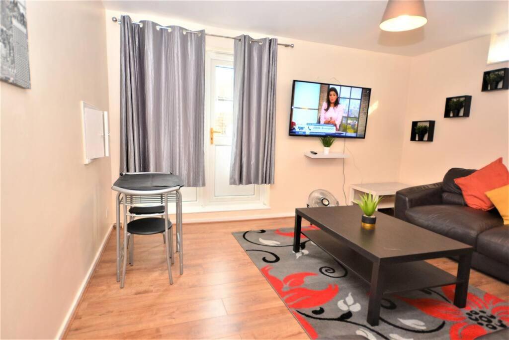 Apartment Spacious 2bedroom With Patio By Excel Centre London