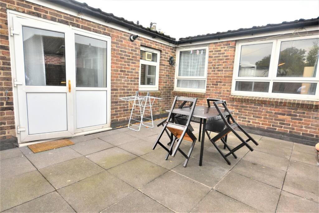 Spacious 2bedroom With Patio By Excel Centre Apartment *