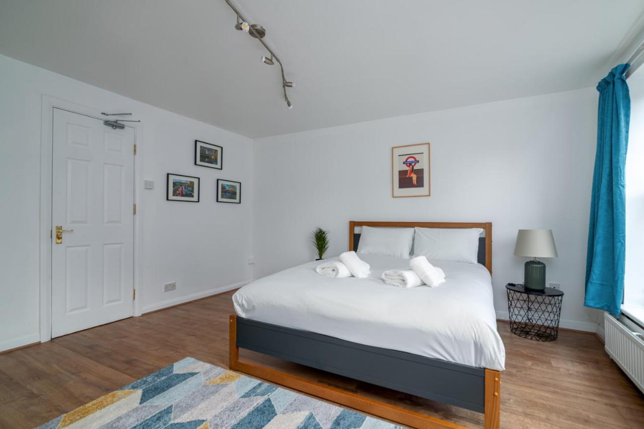 Beautiful 4 Bedroom Terrace House In Kings Feriehus *