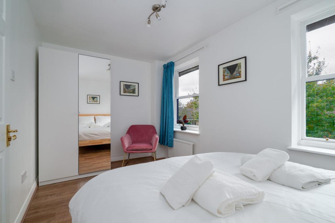 Beautiful 4 Bedroom Terrace House In Kings Londra