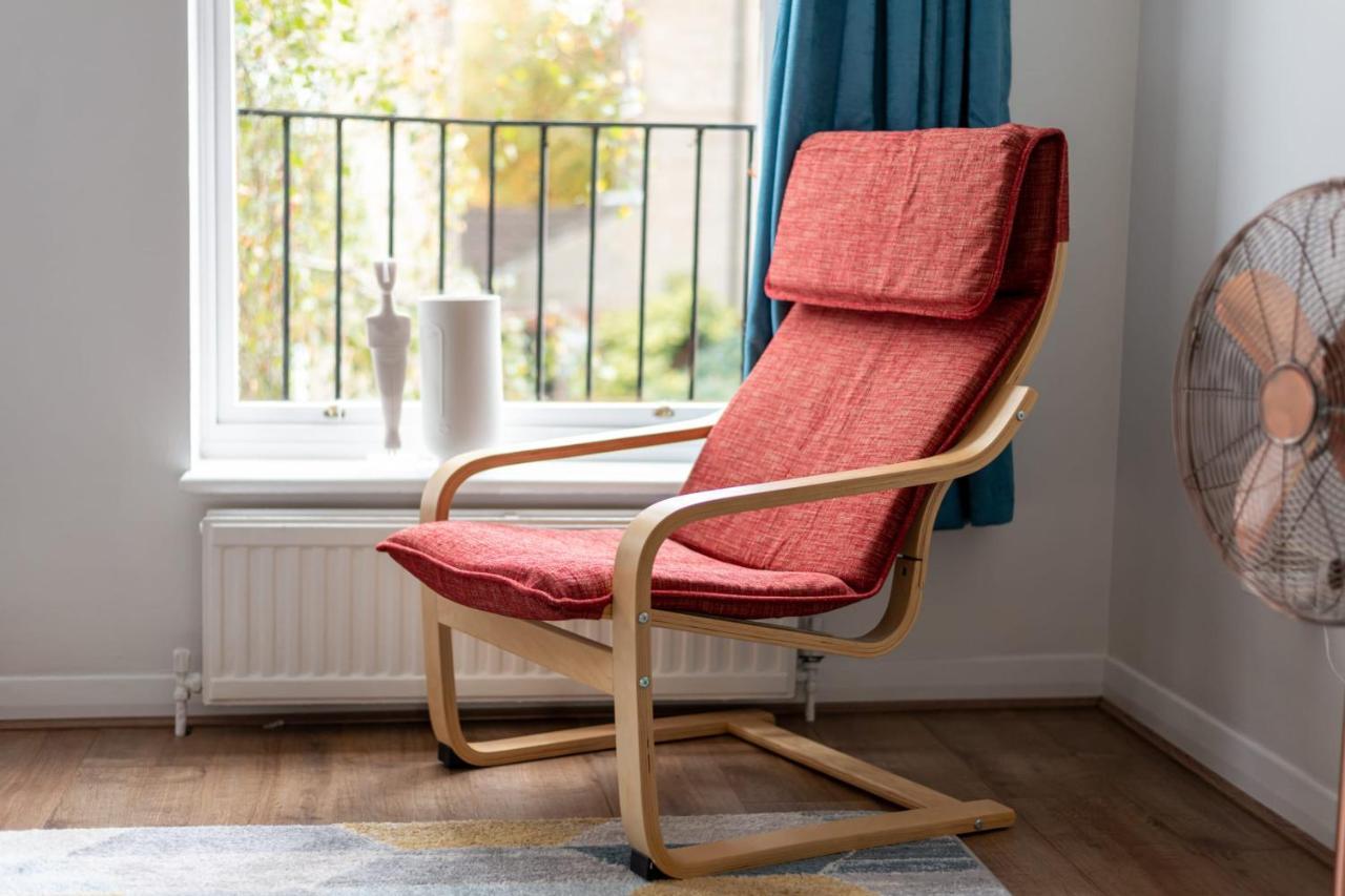 Beautiful 4 Bedroom Terrace House In Kings Feriehus