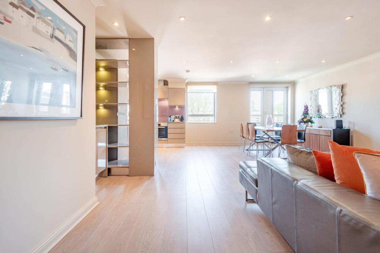Stunning 3-bedroom In The Heart Of With Parking-hosted By Sweetstay Lejlighed
