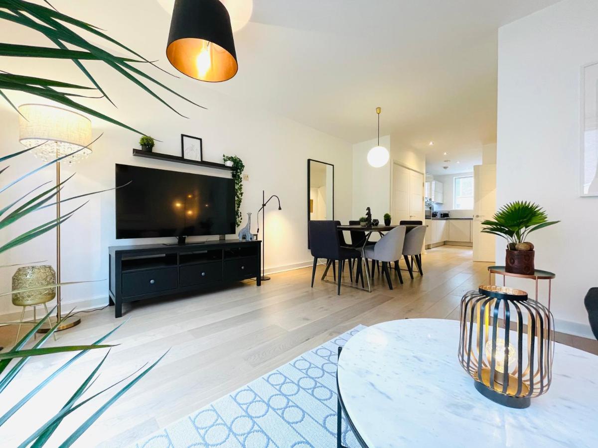 Semesterbostad Olympic Family Home, With Own Garden Bliss London