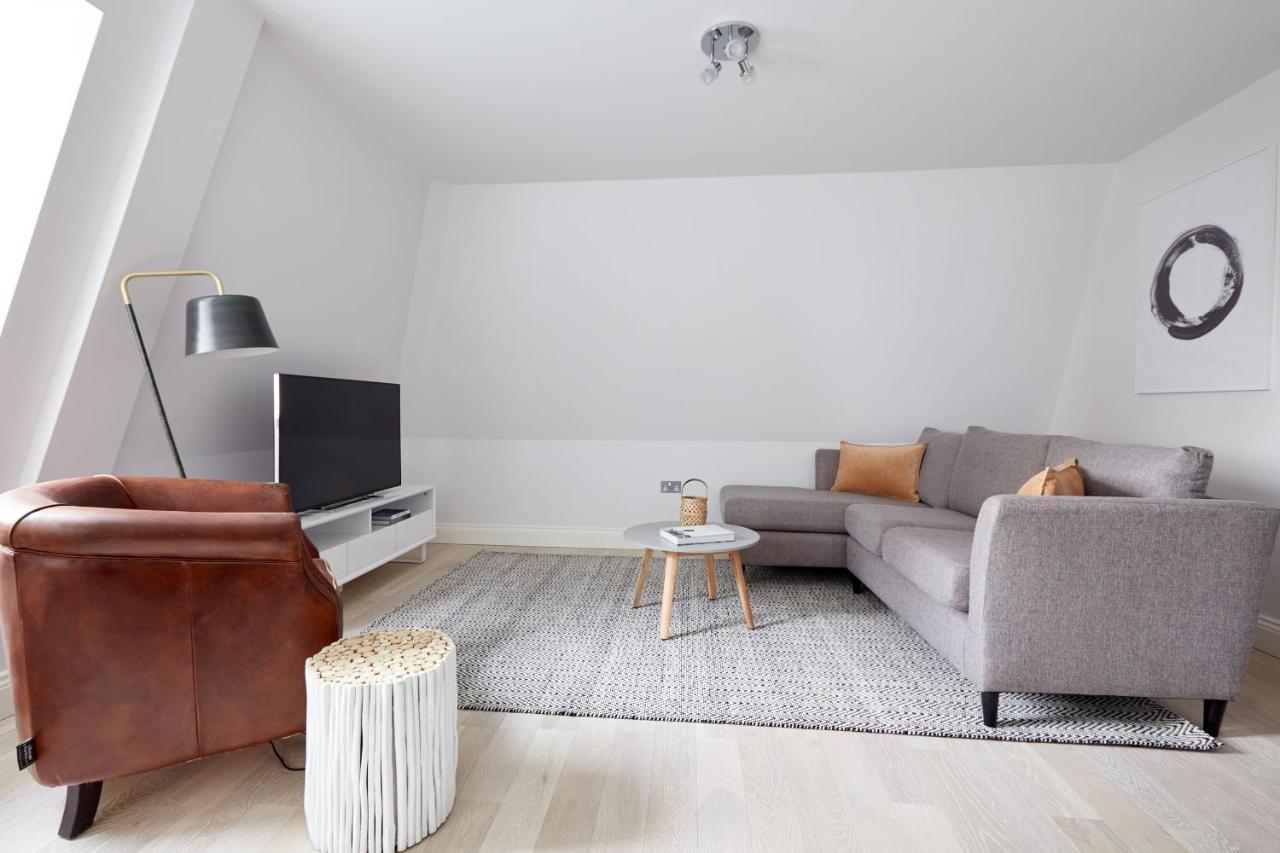 7vh Virginia House, 31 Bloomsbury Way By Living *