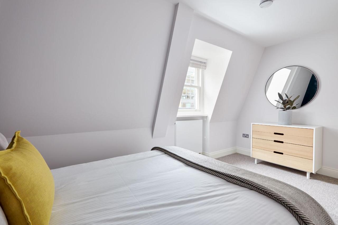 7vh Virginia House, 31 Bloomsbury Way By Living *
