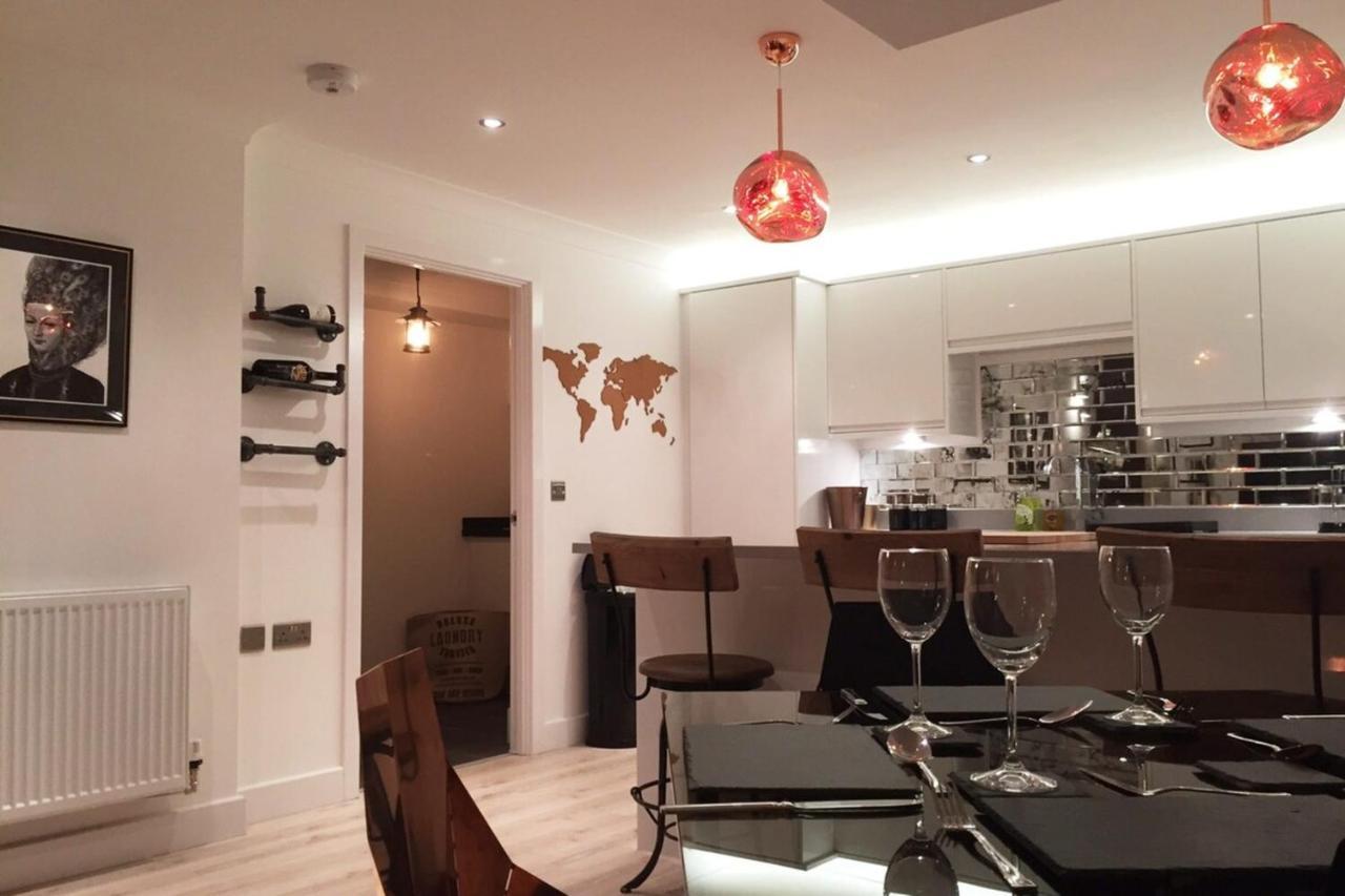 Leilighet Spacious 1 Bedroom Split Level Old Pub Conversion Tower Bridge