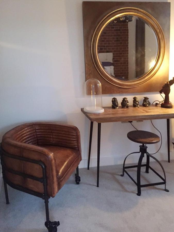 Leilighet Spacious 1 Bedroom Split Level Old Pub Conversion Tower Bridge London