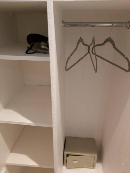 F2- Basement Fits 1 Near Paddington Leilighet London
