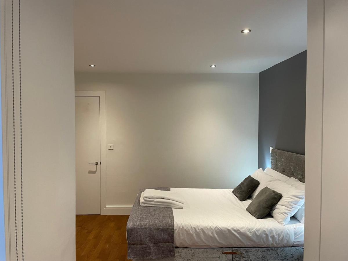 Fabulous One Bedroom Apartment Soho Lägenhet