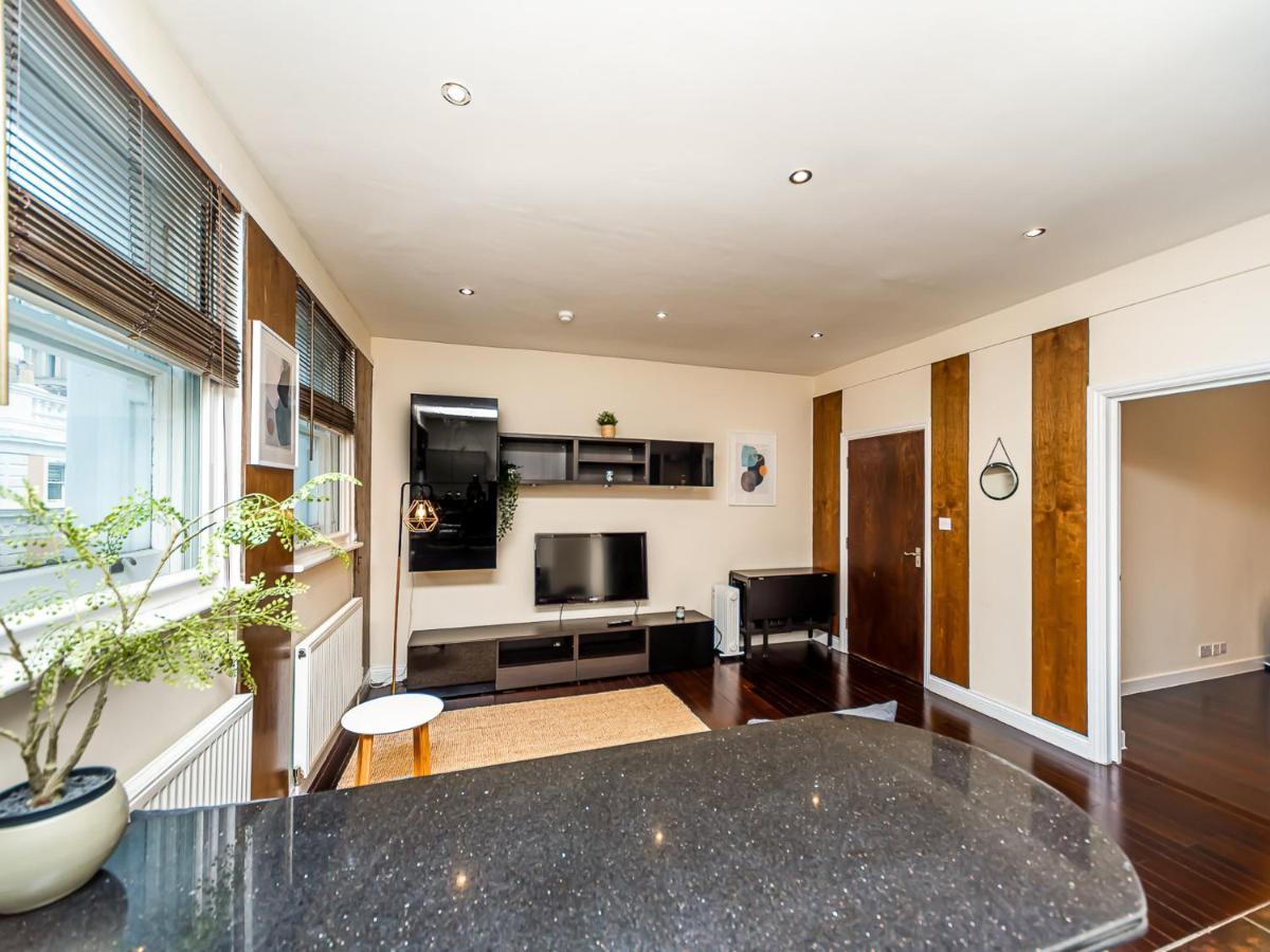 Pass The Keys - Holborn Close To Everything *