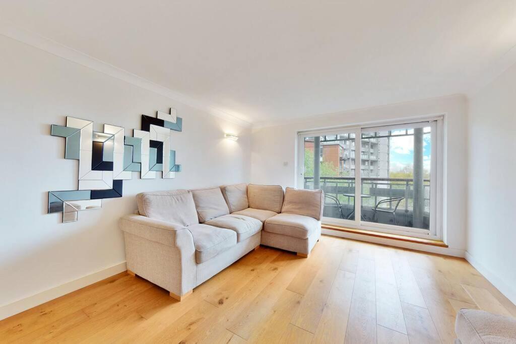 Modern 1bed Flat Close To All London's Attractions