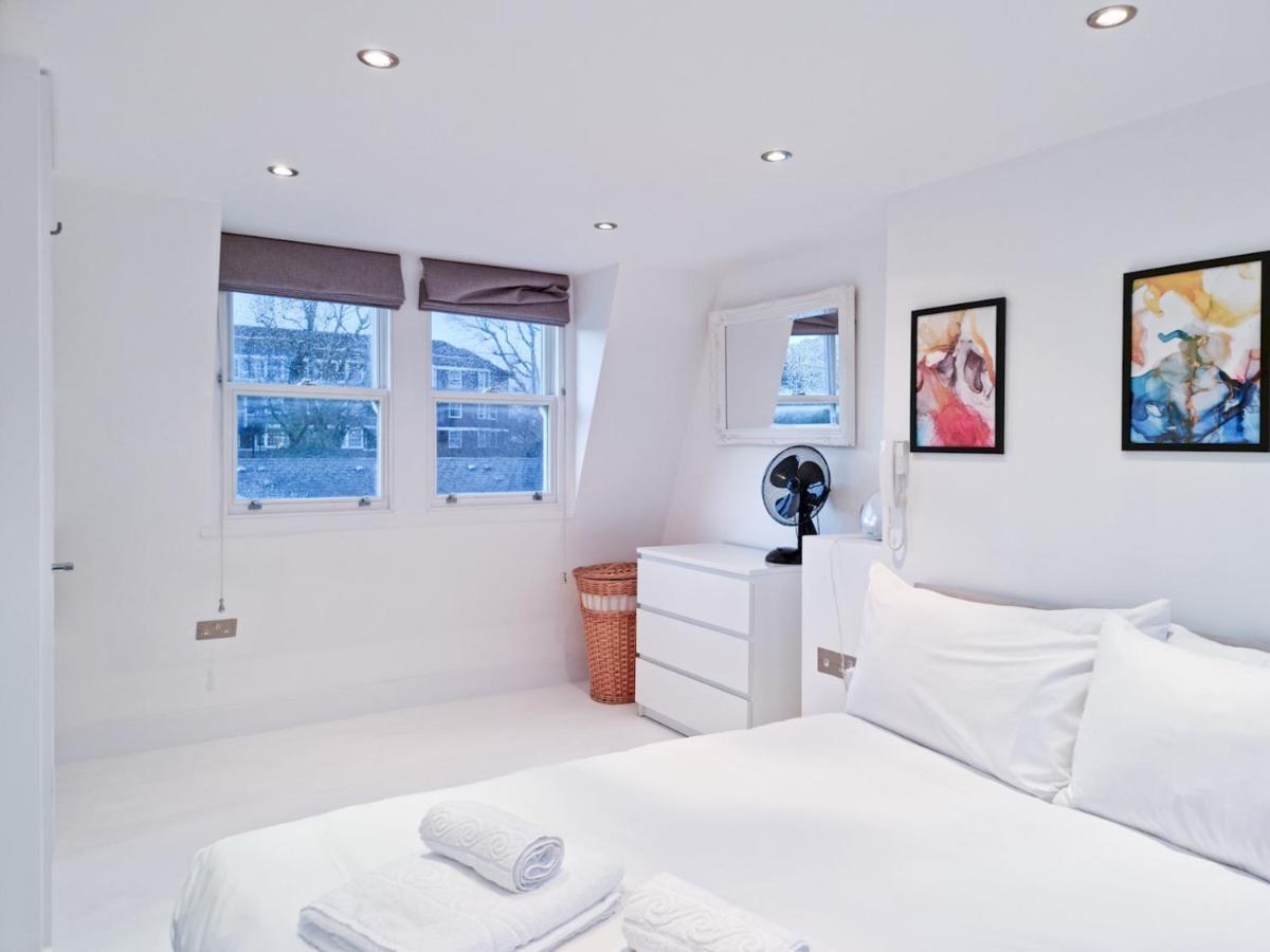 Pass The Keys Family Friendly 2 Bedroom Gem In Shepherd's Bush Apartment *
