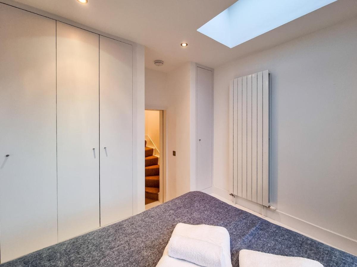 Pass The Keys Family Friendly 2 Bedroom Gem In Shepherd's Bush Apartment *