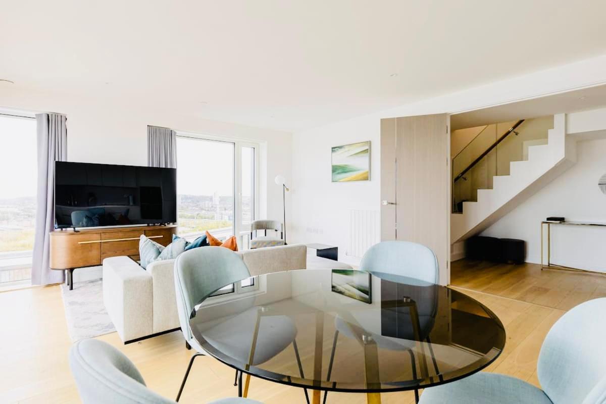 Executive Waterfront Split Penthouse Lejlighed *