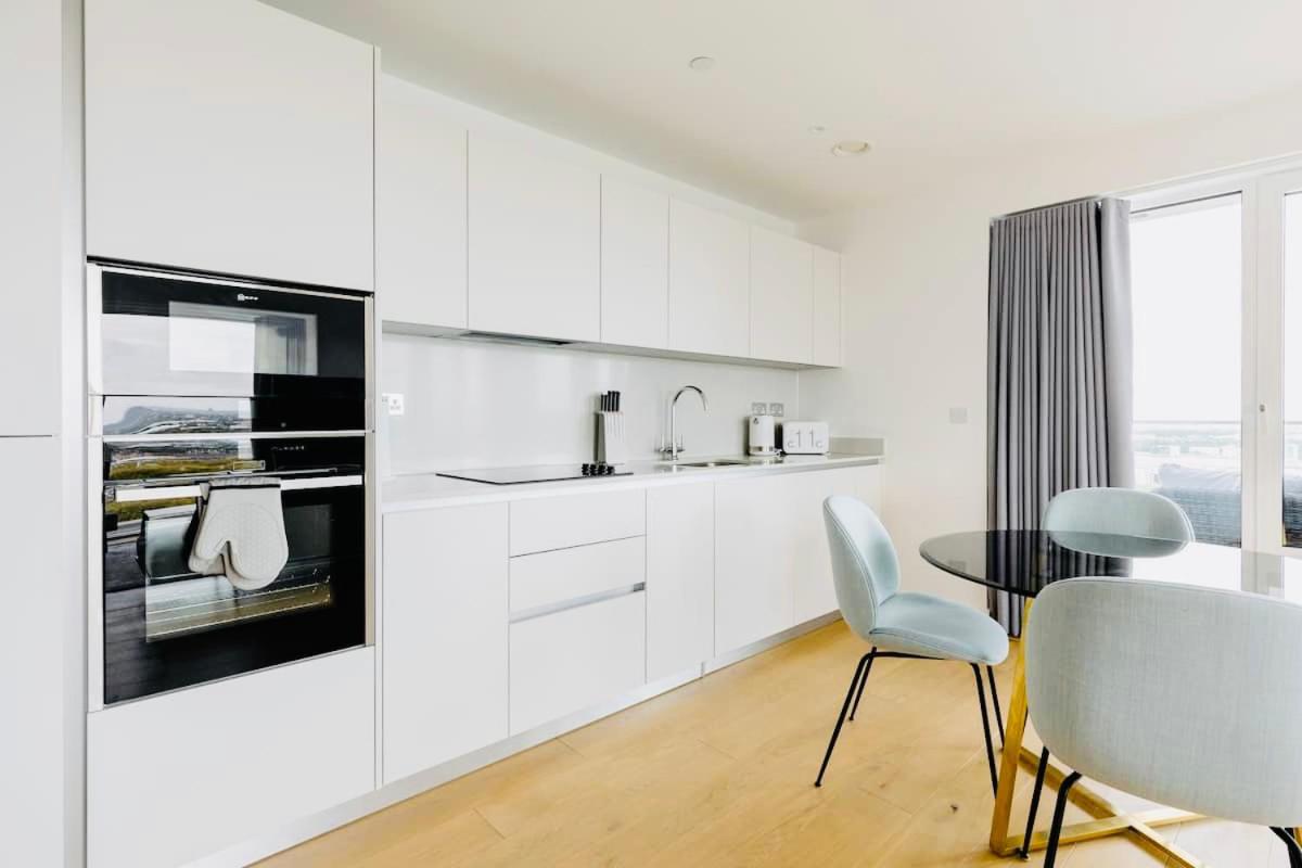 Executive Waterfront Split Penthouse Lejlighed *