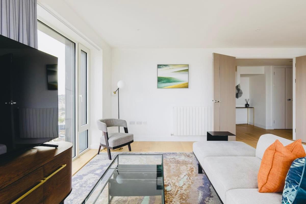 Executive Waterfront Split Penthouse Lejlighed London