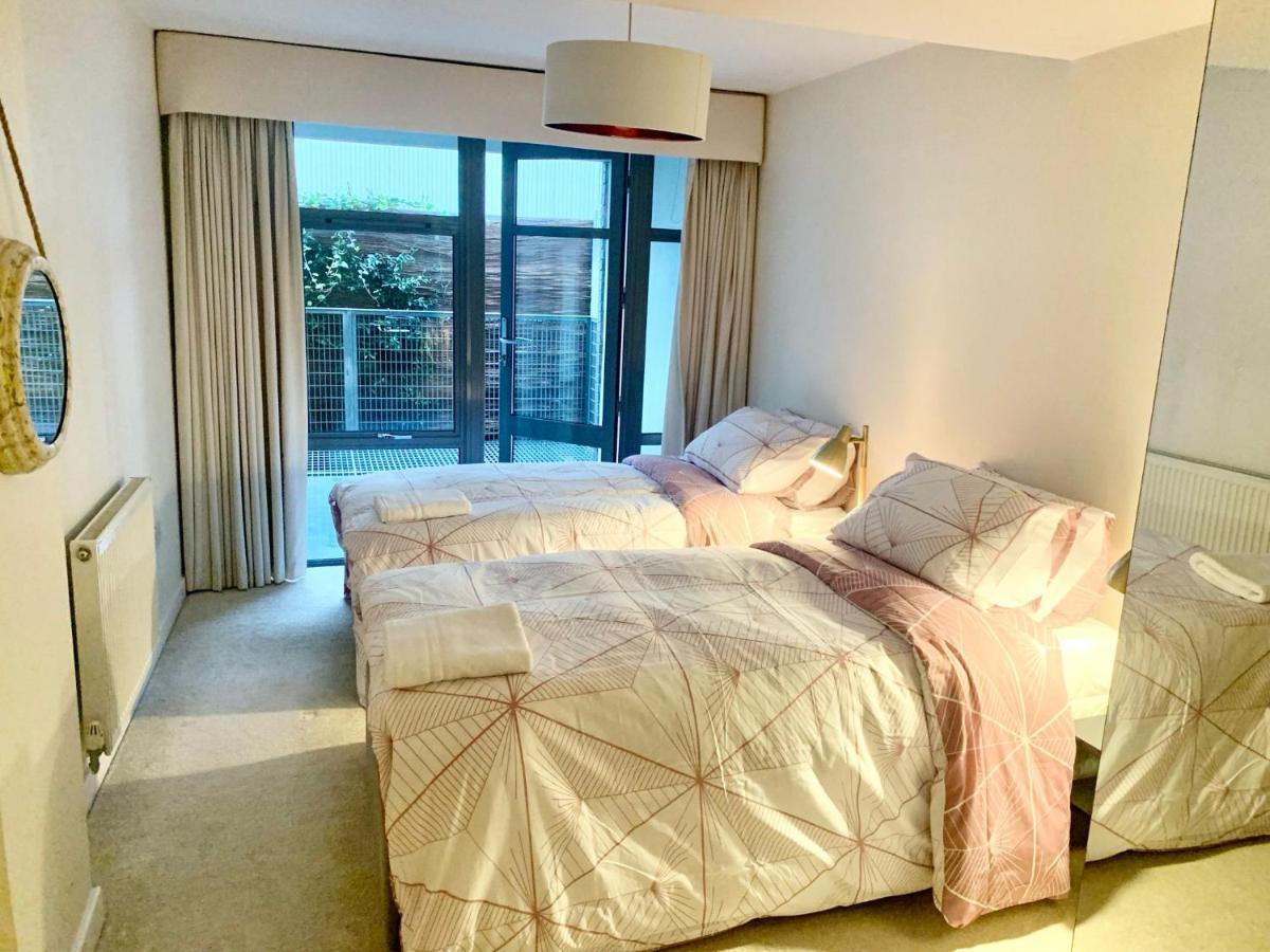 Large American Loft Style Close To Centre Londra