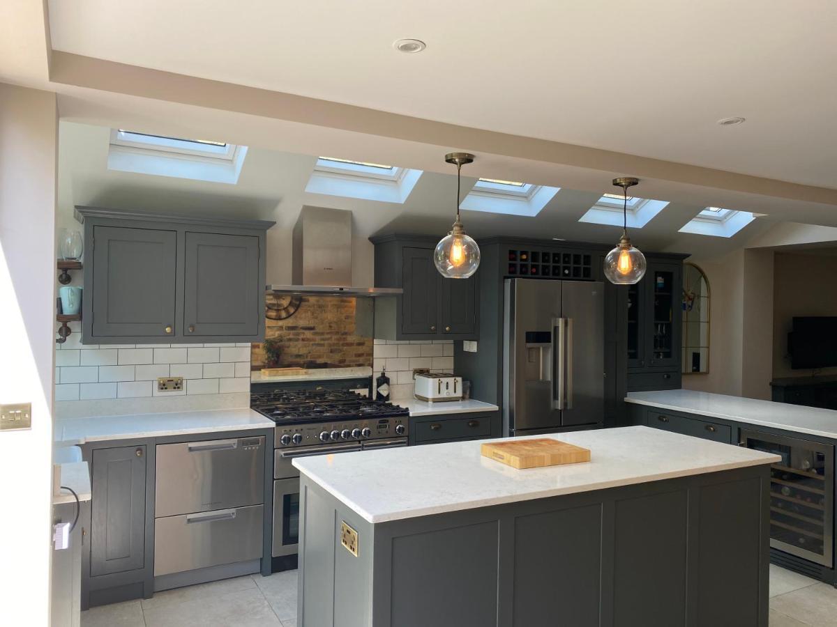 Family 4-bed House & Secluded Garden - Wimbledon * Londra