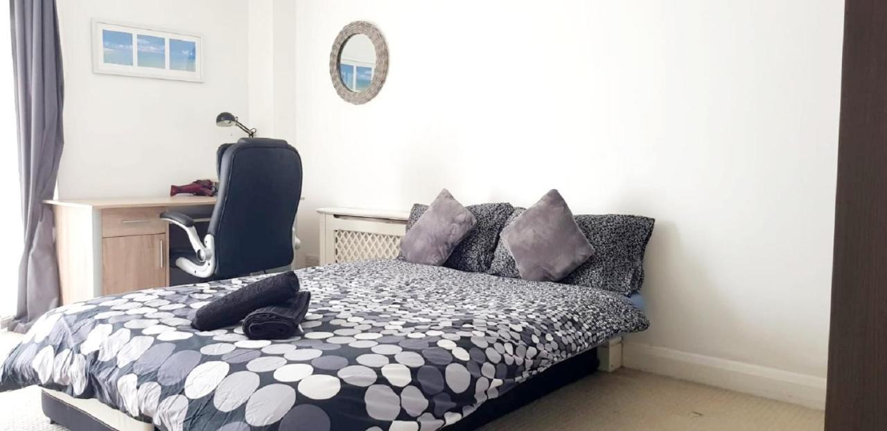 Tower Bridge Guest house *