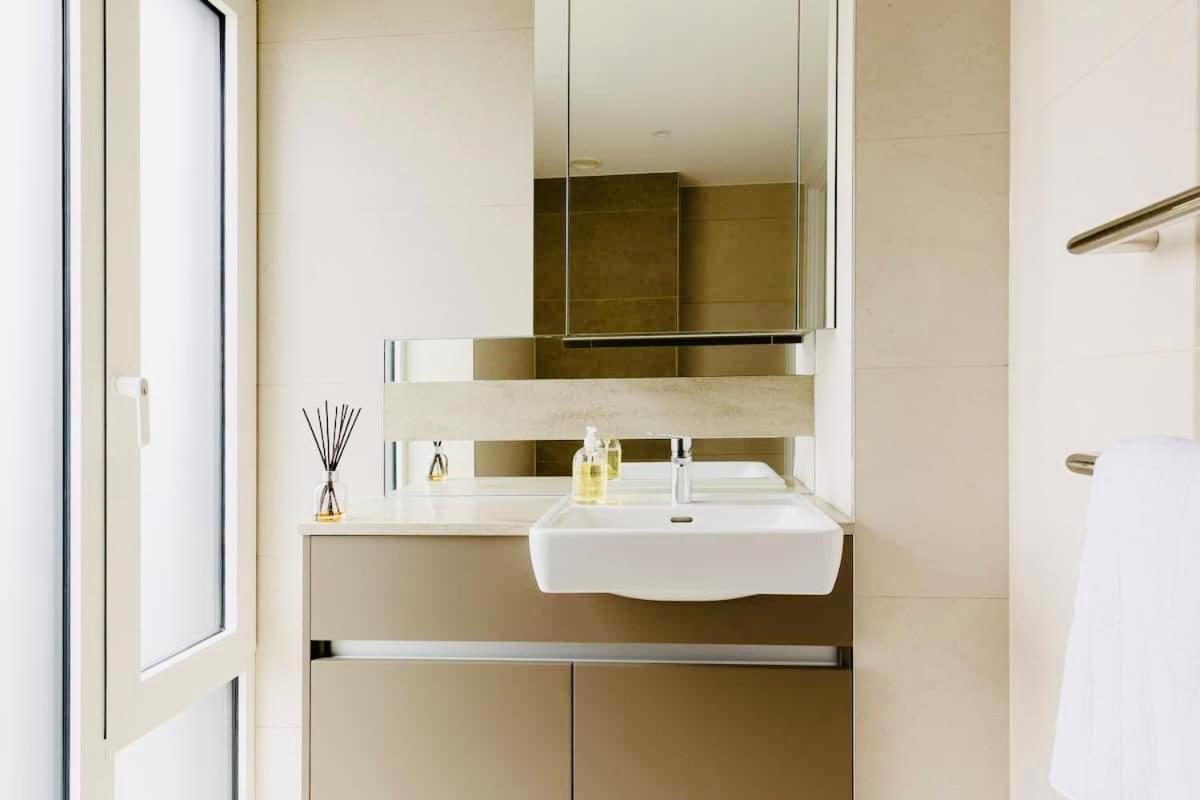 Executive Waterfront Split Penthouse Lejlighed *