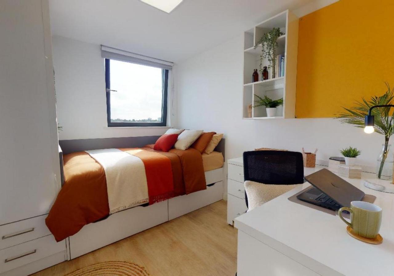 For Students Only Private Bedrooms With Shared Kitchen And At Iq Haywood House In Lägenhet