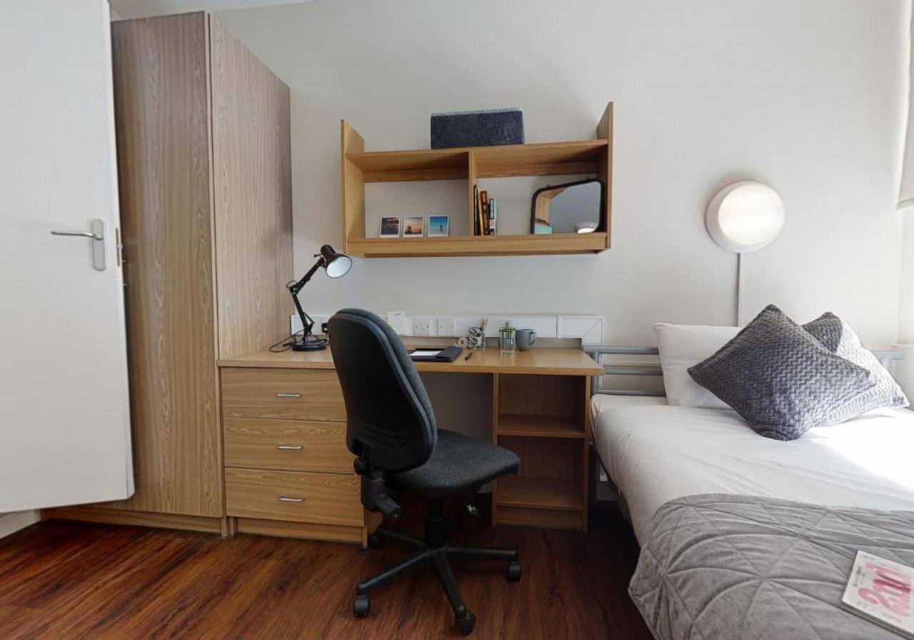 Apartment Private Bedrooms With Shared Kitchen And At Iq Tufnell House In London