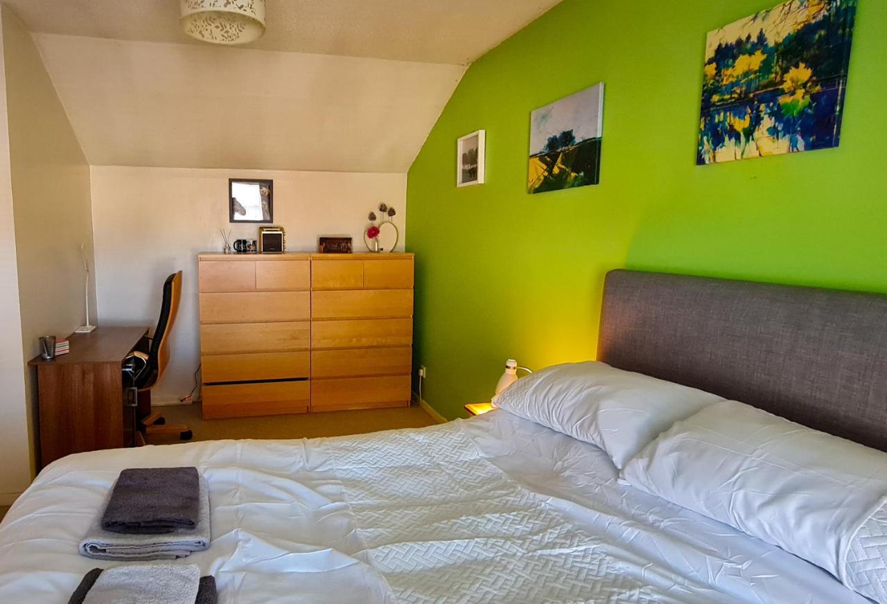 Sw19 - Quiet Split-level 2-bedroom Maisonette With Garden Apartment
