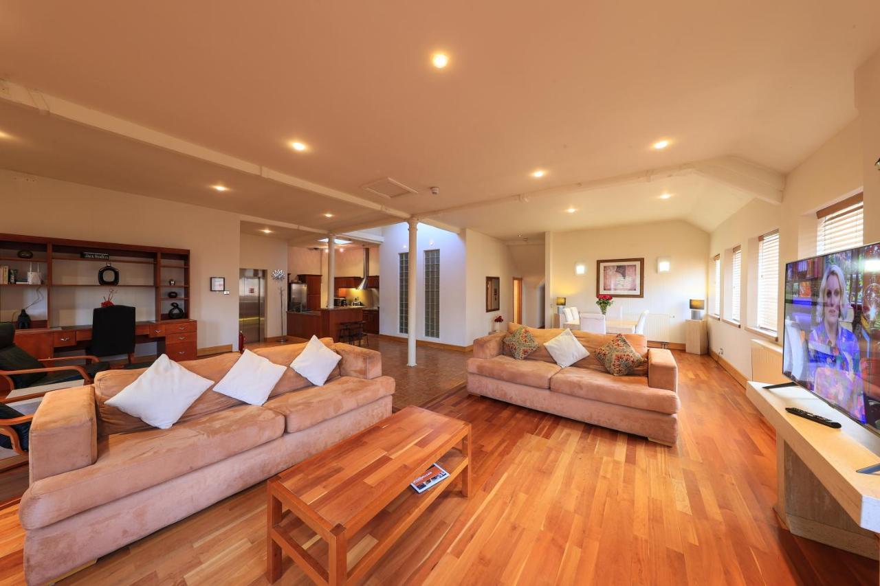 Bright Private - Peaceful Morden Location *