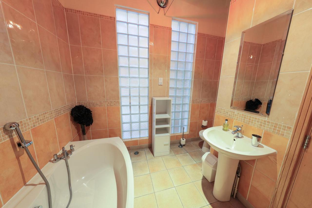 Bright Private - Peaceful Morden Location Lejlighed *