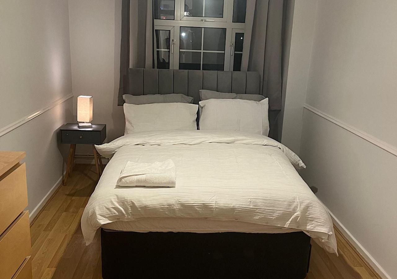Leilighet Lovely 2 Bedroom With Parking Space London