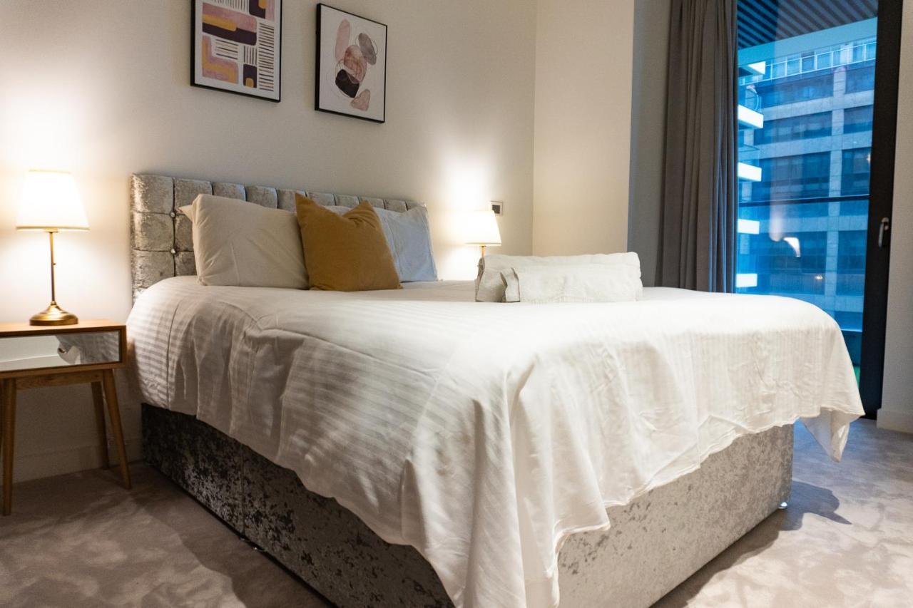 Luxury Balcony Apartment, Canary Wharf *
