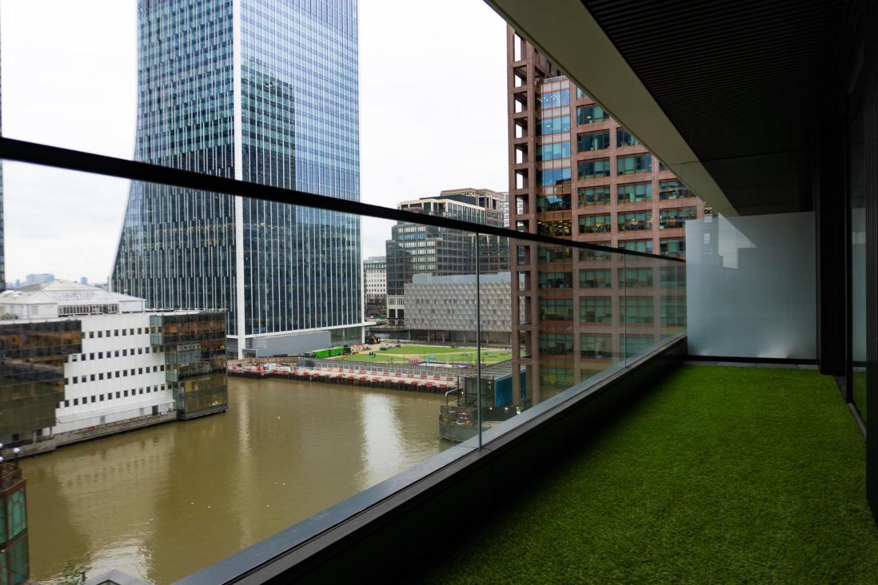 Luxury Balcony Apartment, Canary Wharf London