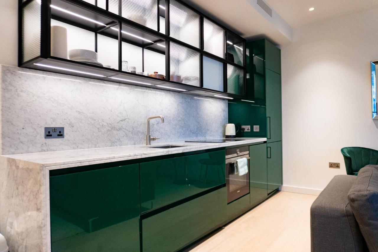 Luxury Balcony Apartment, Canary Wharf *