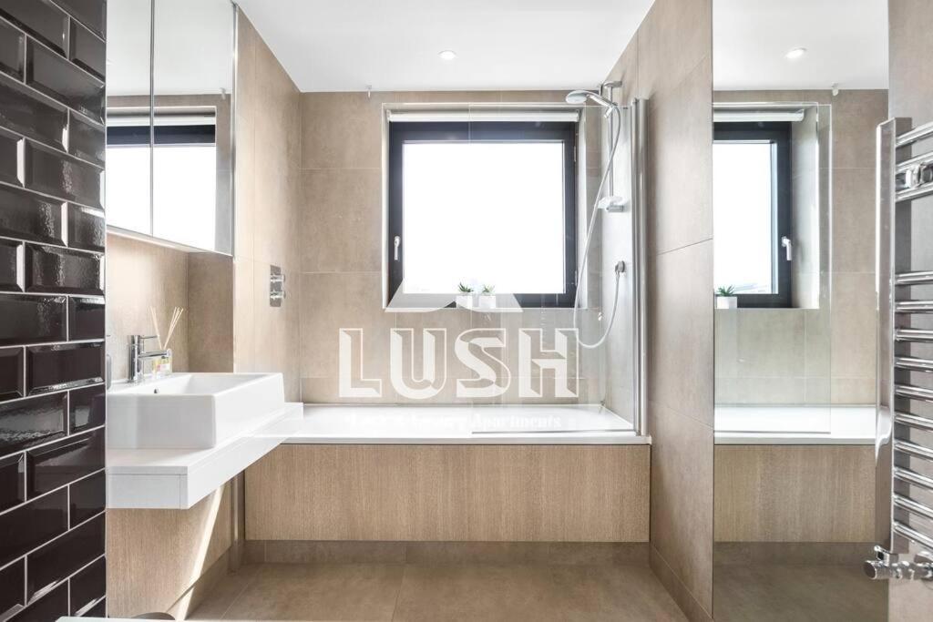 Modern, Stylish Penthouse Next To Wembley Stadium! Lejlighed