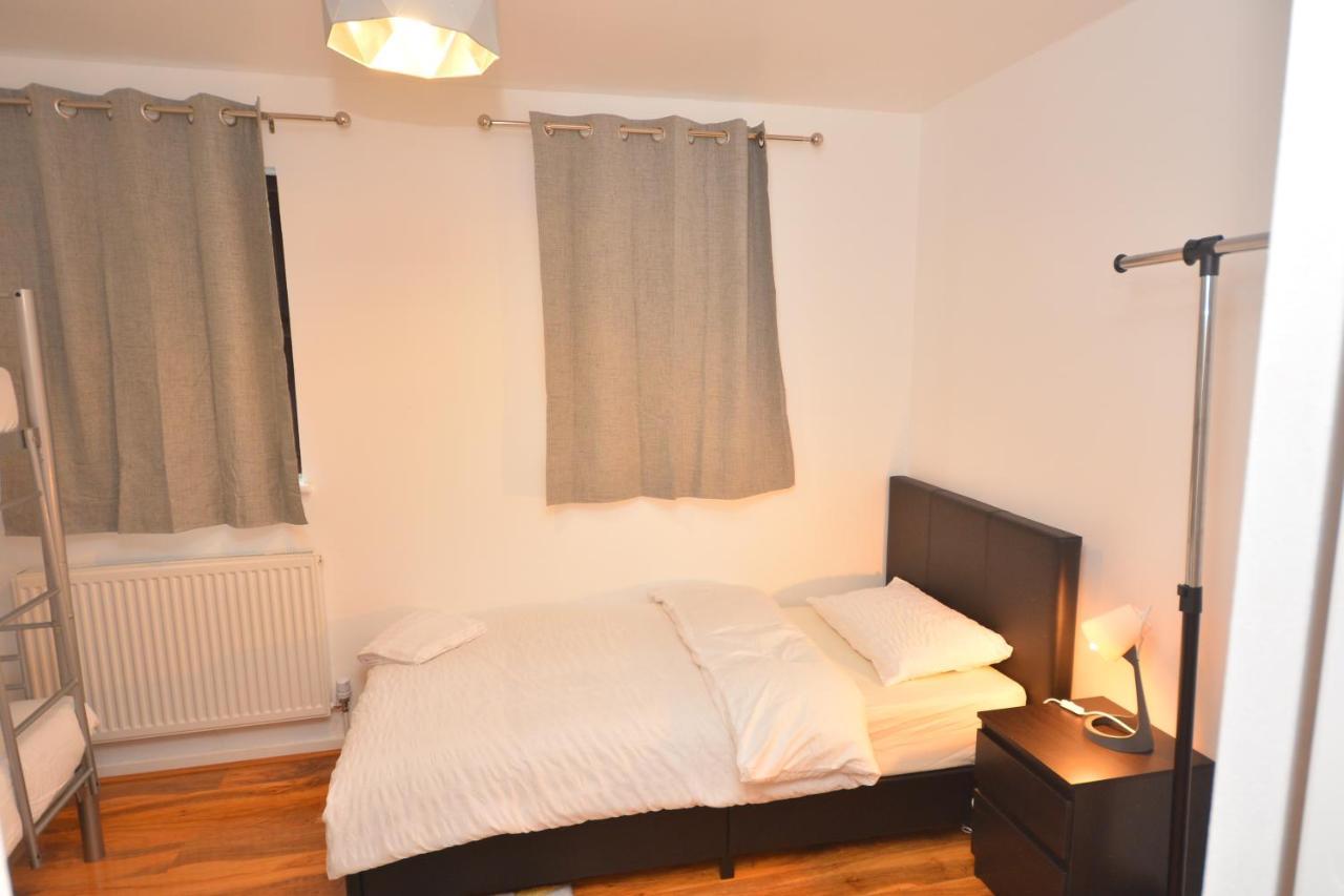 Newly Refurbished 3 Bedroom House Londen